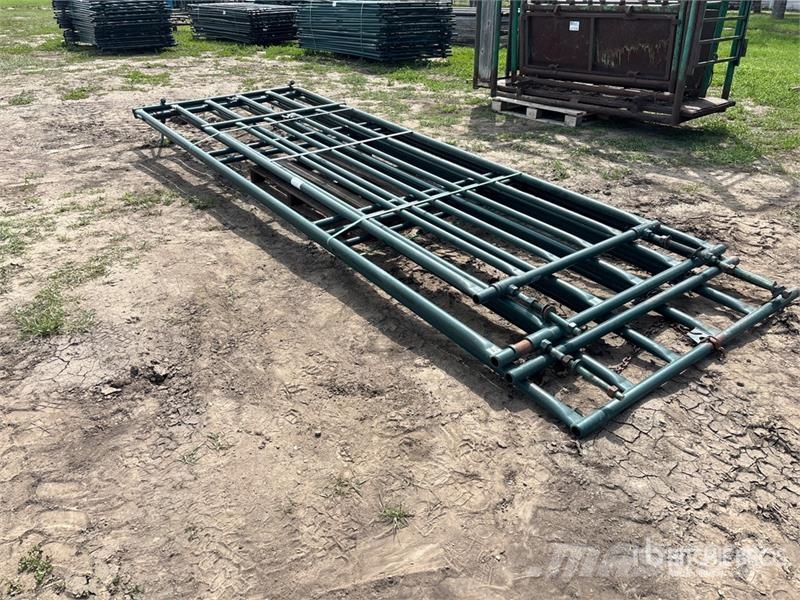 Quantity of (4) Hi-Hog Steel Livestock Gate Muu farmitehnika ja tarvikud