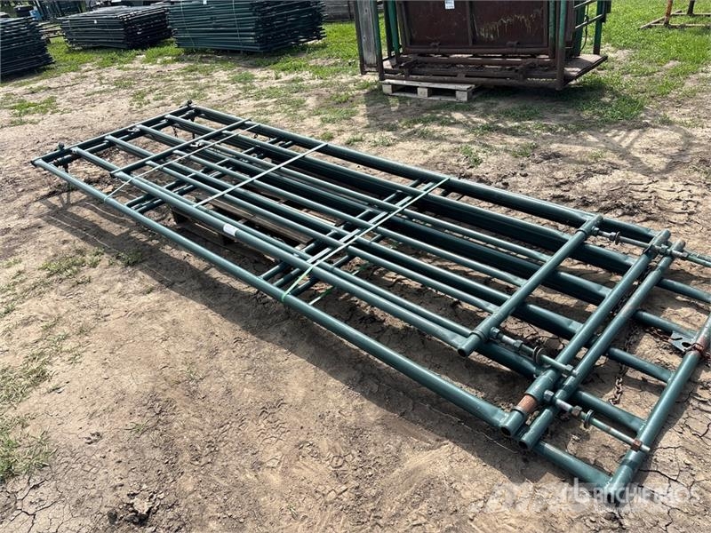 Quantity of (4) Hi-Hog Steel Livestock Gate Muu farmitehnika ja tarvikud