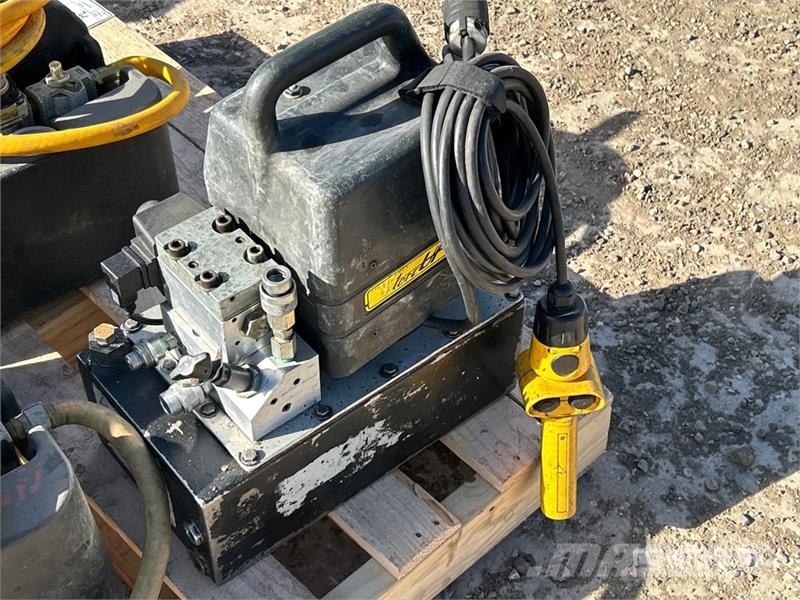 Quantity of (4) Hydraulic Torque Tools Andre komponenter