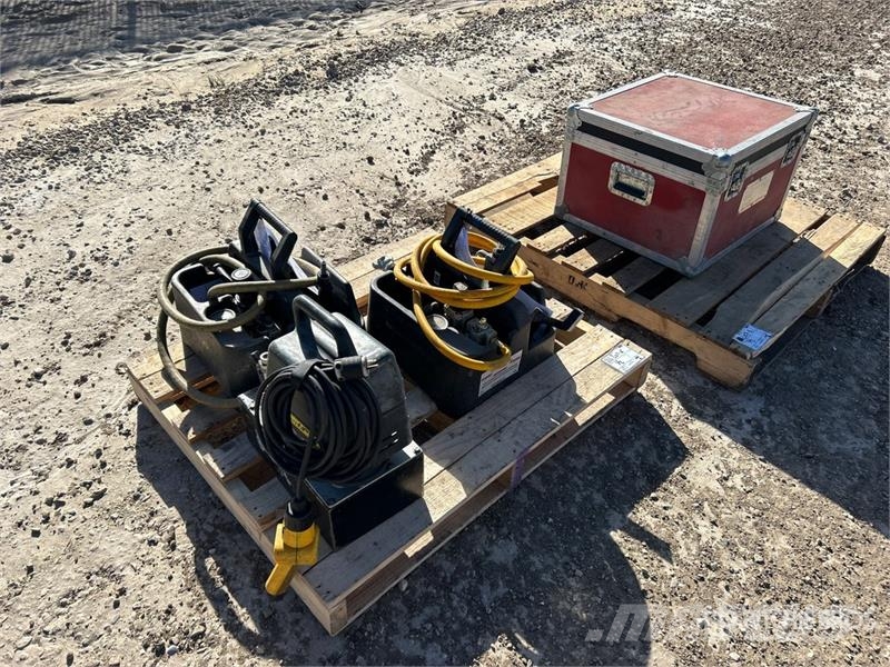 Quantity of (4) Hydraulic Torque Tools Andre komponenter