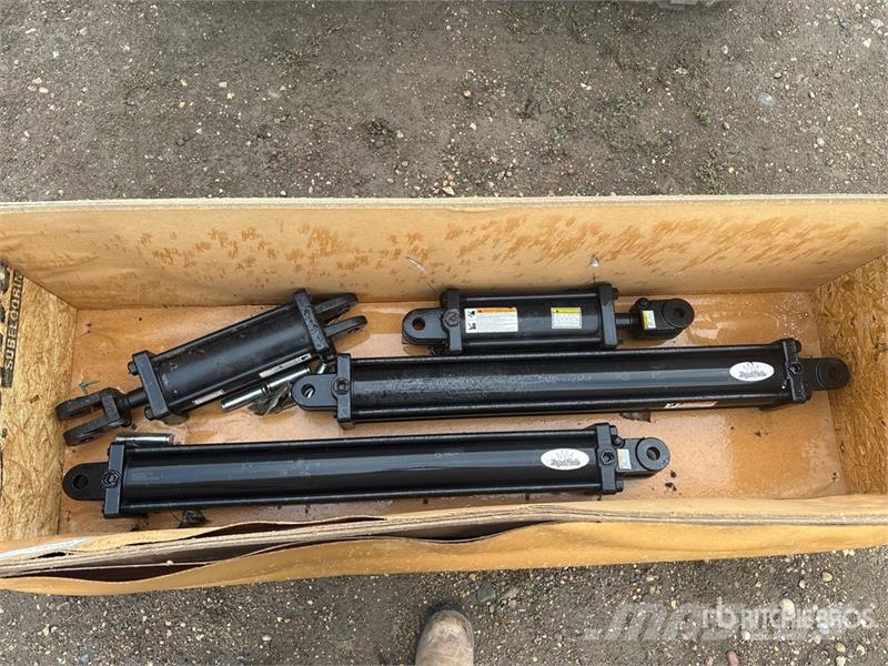 Quantity of (4) Hydraulic Cylinder Transportes - Outros