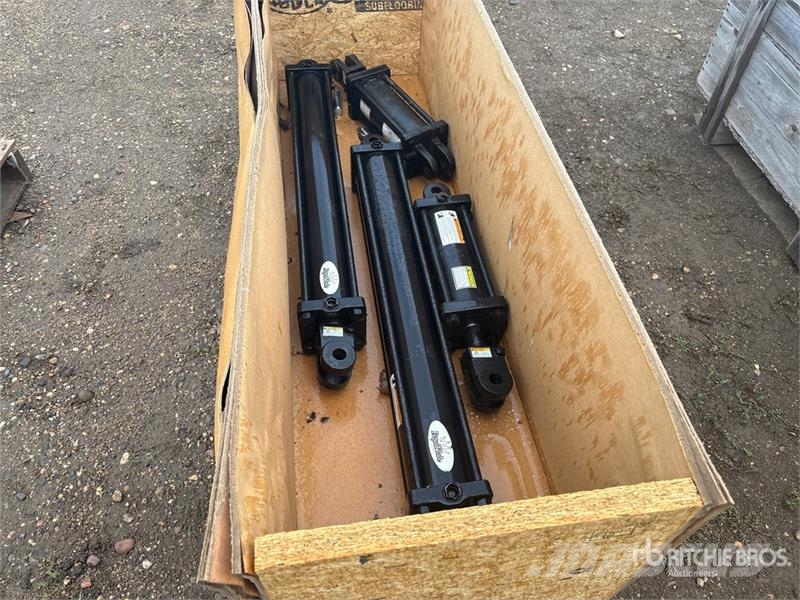 Quantity of (4) Hydraulic Cylinder Transportes - Outros