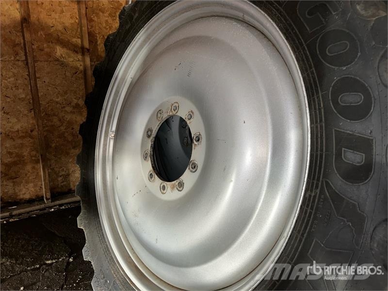 Quantity of (4) IF 320/90R46 Sprayer Tires - Fits Pneus, roues et jantes