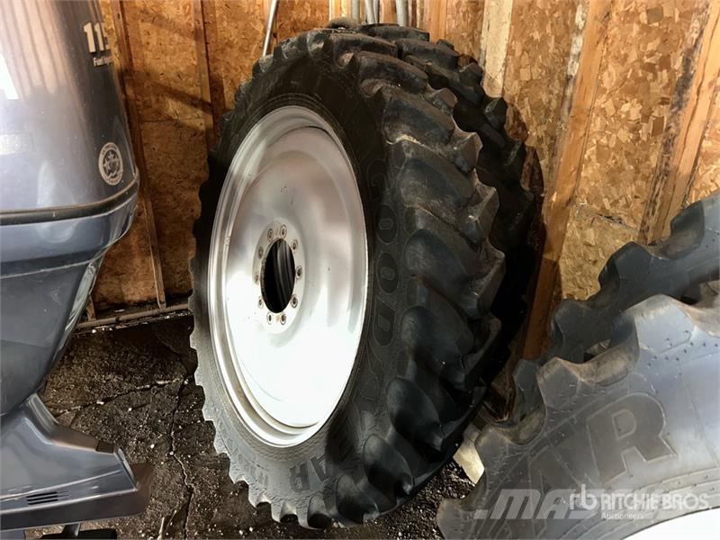 Quantity of (4) IF 320/90R46 Sprayer Tires - Fits Pneus, roues et jantes