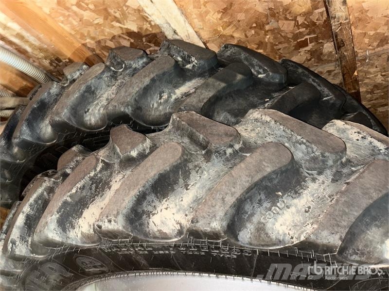 Quantity of (4) IF 320/90R46 Sprayer Tires - Fits Pneus, roues et jantes