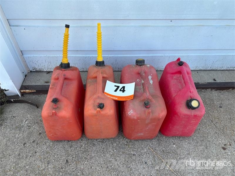 Quantity of (4) Jerry Cans Andre komponenter