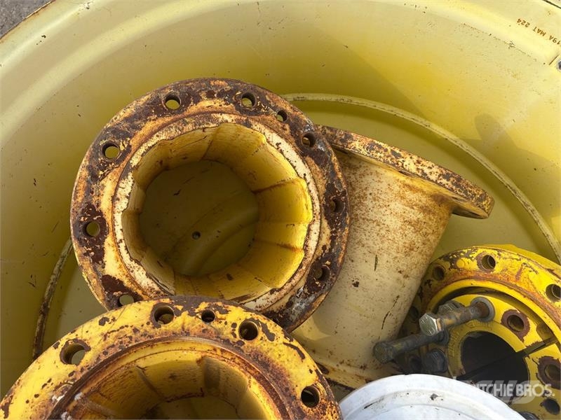 Quantity of (4) John Deere Wheel Spacers Muud osad