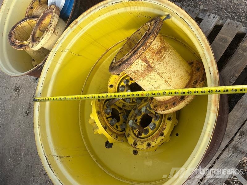 Quantity of (4) John Deere Wheel Spacers Muud osad