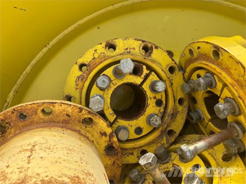Quantity of (4) John Deere Wheel Spacers Muud osad