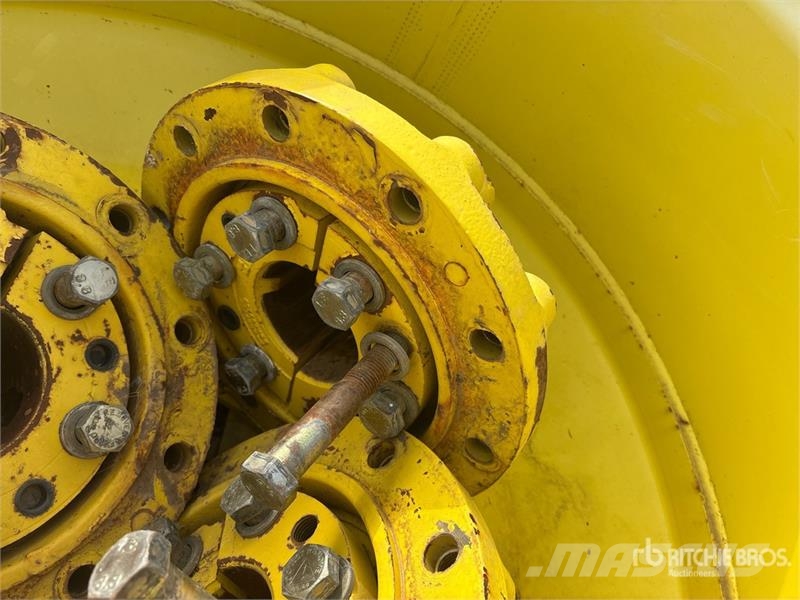 Quantity of (4) John Deere Wheel Spacers Muud osad