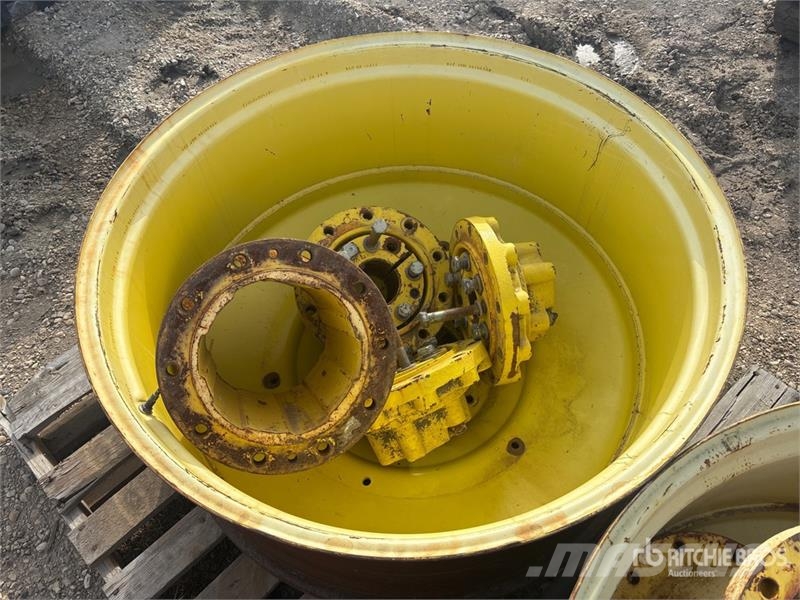 Quantity of (4) John Deere Wheel Spacers Muud osad