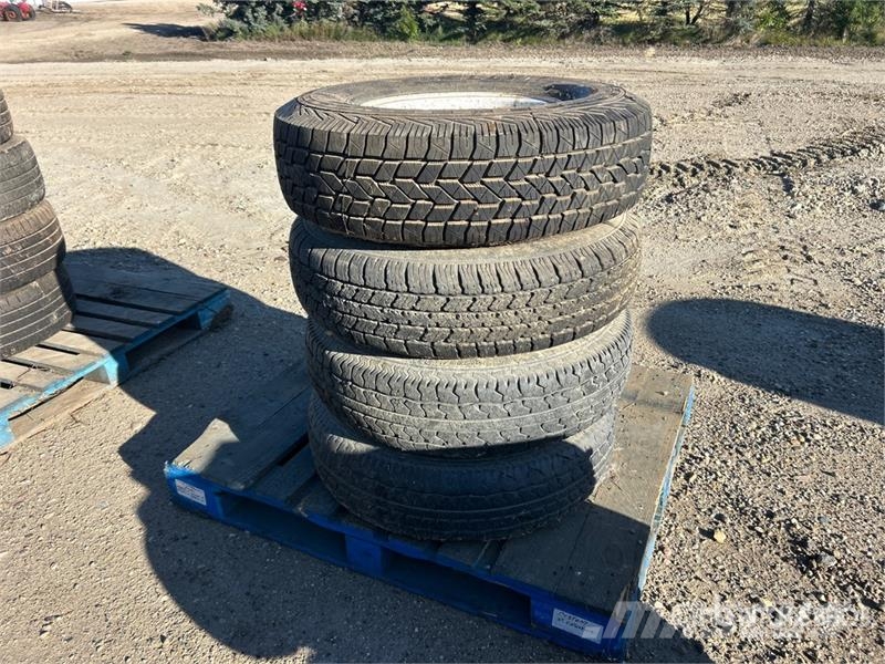 Quantity of (4) Kelly 235/85R16 Tires Шины и колёса