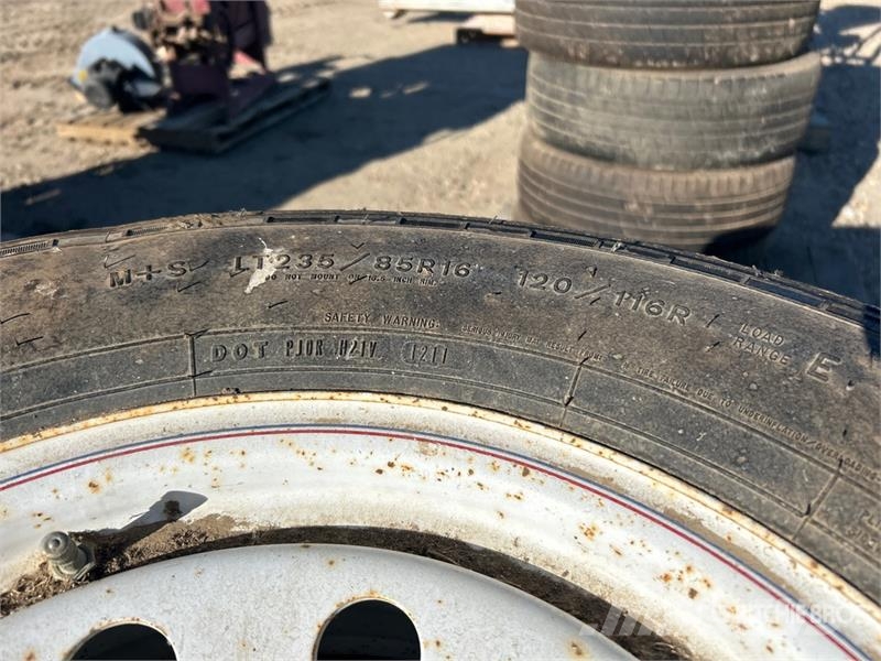 Quantity of (4) Kelly 235/85R16 Tires Шины и колёса