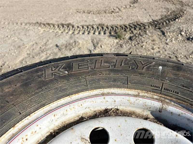 Quantity of (4) Kelly 235/85R16 Tires Шины и колёса