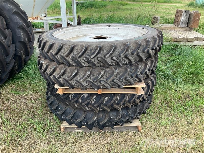 Quantity of (4) Kleber 230/95R48 Tires - Fits Roga Dekk, hjul og felger