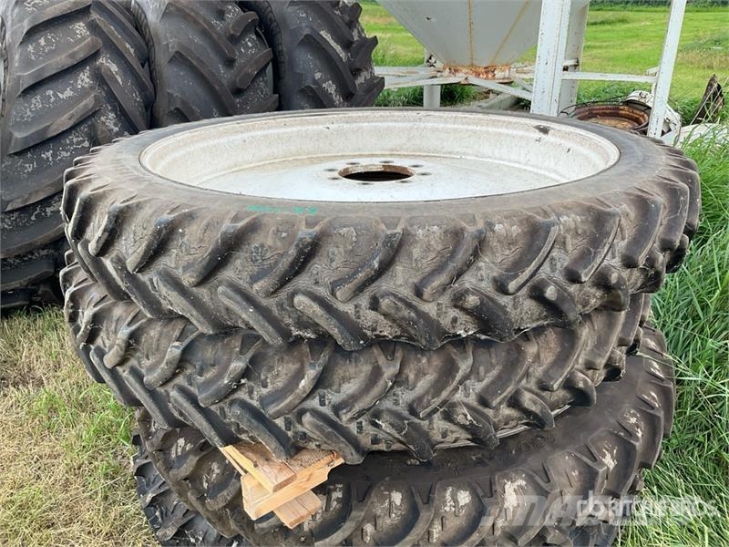 Quantity of (4) Kleber 230/95R48 Tires - Fits Roga Dekk, hjul og felger