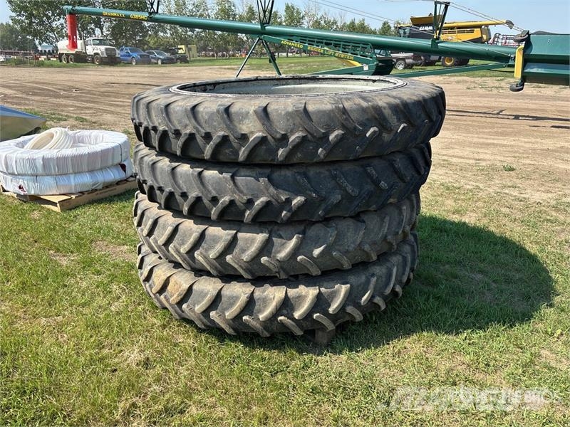 Quantity of (4) Kleber 270/95R54 Tires - Fits Roga Opony, koła i felgi