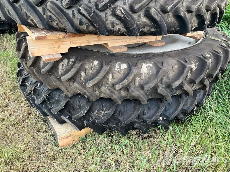 Quantity of (4) Kleber 230/95R48 Tires - Fits Roga Dekk, hjul og felger