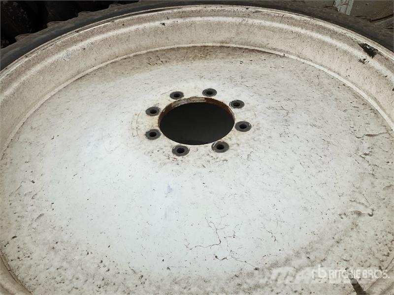 Quantity of (4) Kleber 230/95R48 Tires - Fits Roga Dekk, hjul og felger