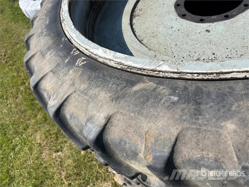 Quantity of (4) Kleber 270/95R54 Tires - Fits Roga Opony, koła i felgi