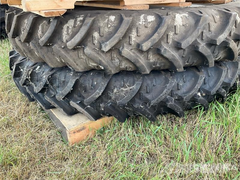 Quantity of (4) Kleber 230/95R48 Tires - Fits Roga Dekk, hjul og felger