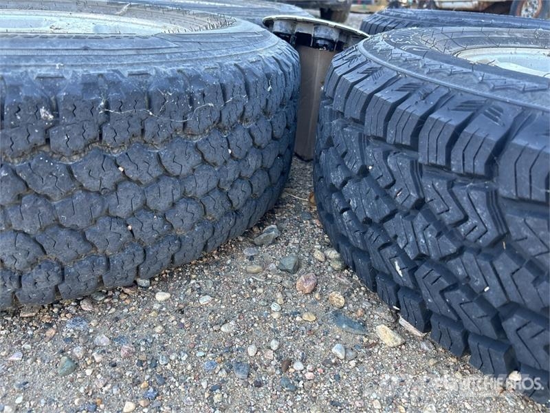 Quantity of (4) LT245/75R16 Tires Pneumatici, ruote e cerchioni