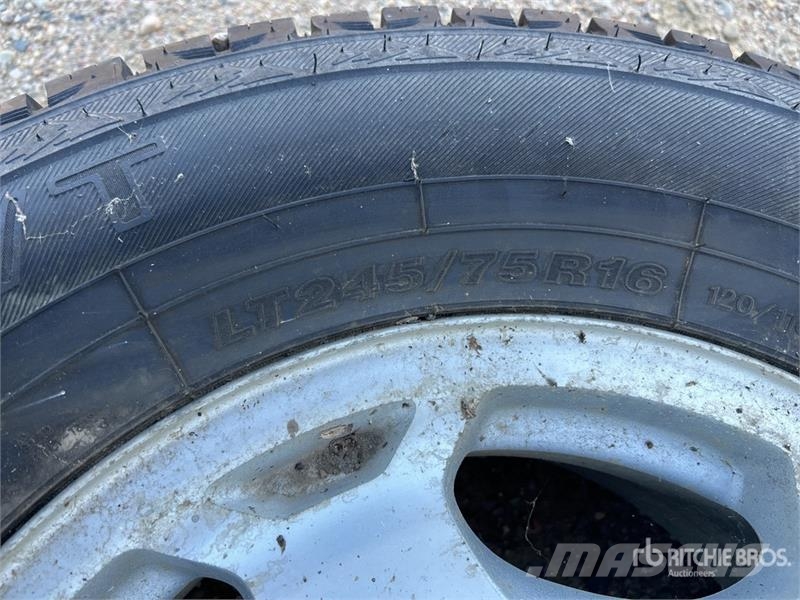 Quantity of (4) LT245/75R16 Tires Pneumatici, ruote e cerchioni