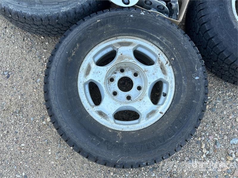 Quantity of (4) LT245/75R16 Tires Pneumatici, ruote e cerchioni