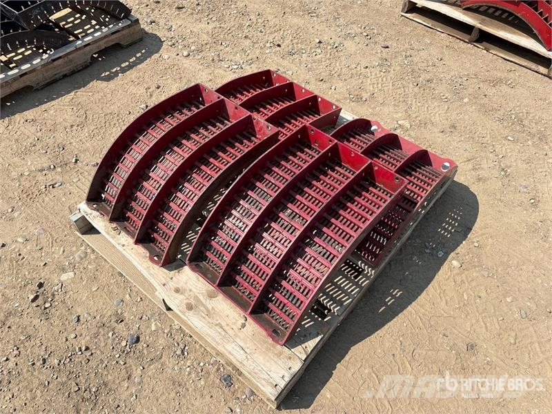 Quantity of (4) Mad Combine Concave - Fits Case IH Sklízecí mlátičky