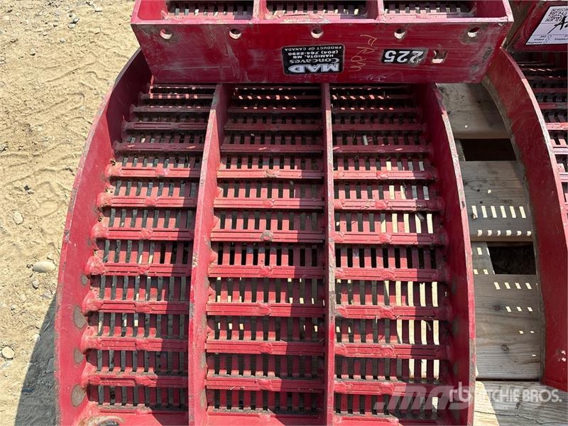Quantity of (4) Mad Combine Concave - Fits Case IH Sklízecí mlátičky