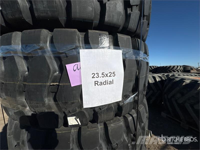 Quantity of (4) Marcher Dumax 568 23.5R25 Tires - Gume, točkovi i felne