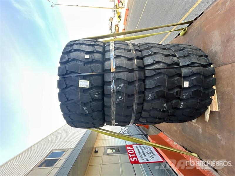 Quantity of (4) Marcher Dumax 568 23.5R25 Tires - Gume, točkovi i felne