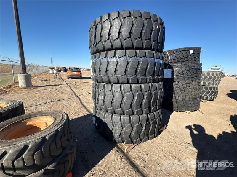 Quantity of (4) Marcher Dumax 568 23.5R25 Tires - Gume, točkovi i felne