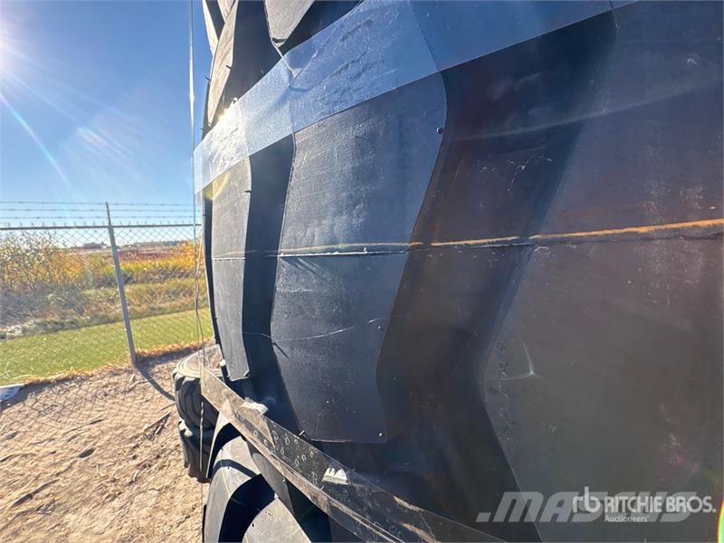 Quantity of (4) Marcher Dumax 568 23.5R25 Tires - Gume, točkovi i felne