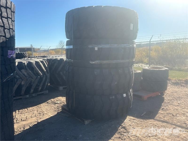 Quantity of (4) Marcher Dumax 568 23.5R25 Tires - Gume, točkovi i felne
