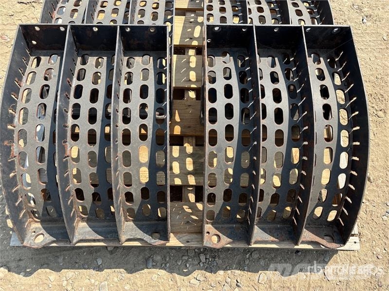 Quantity of (4) Max Thresh Inserts Combine Concave Sklízecí mlátičky