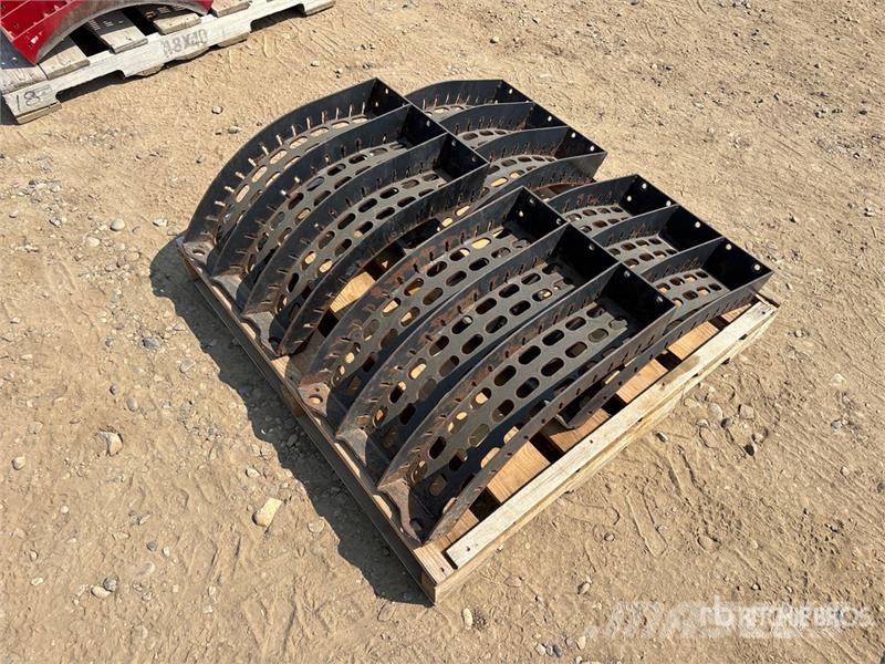 Quantity of (4) Max Thresh Inserts Combine Concave Sklízecí mlátičky