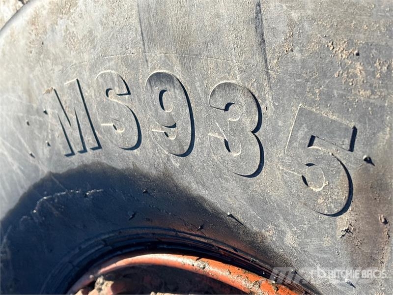 Quantity of (4) Maxam 66/43.00-25 Tires Gume, točkovi i felne