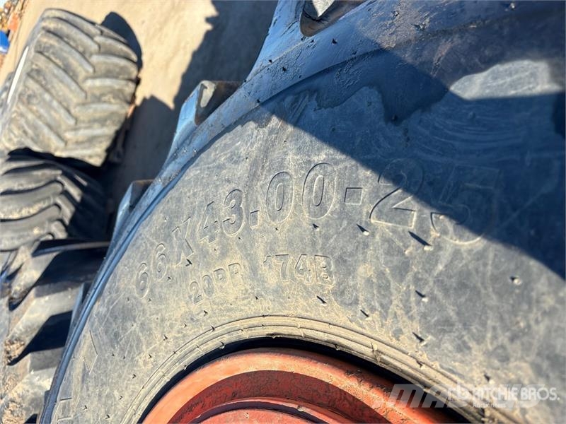 Quantity of (4) Maxam 66/43.00-25 Tires Gume, točkovi i felne