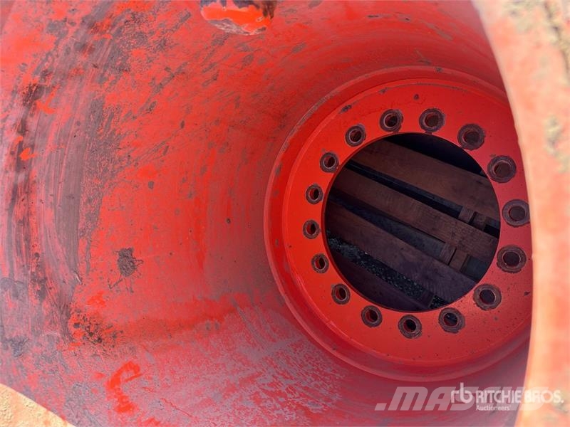 Quantity of (4) Maxam 66/43.00-25 Tires Gume, točkovi i felne