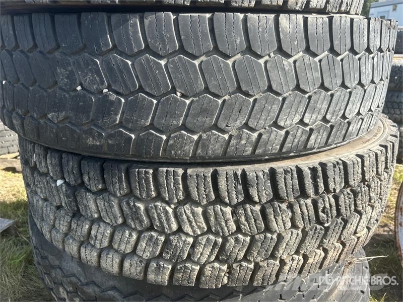 Quantity of (4) Michelin 11R24.5 Tires Tyres, wheels and rims