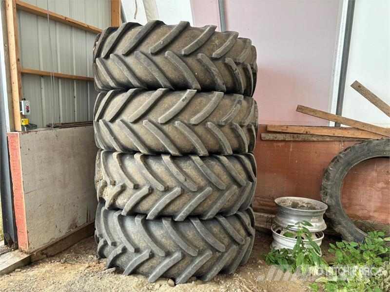  Quantity of (4) Michelin 620/70R38 Tires - Fits Ca Gume, točkovi i felne