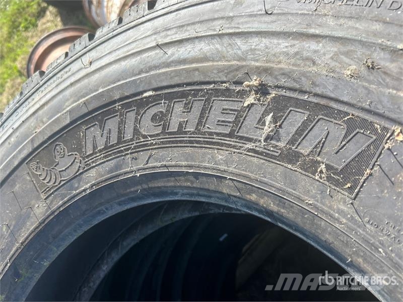 Quantity of (4) Michelin 11R24.5 Tires Tyres, wheels and rims