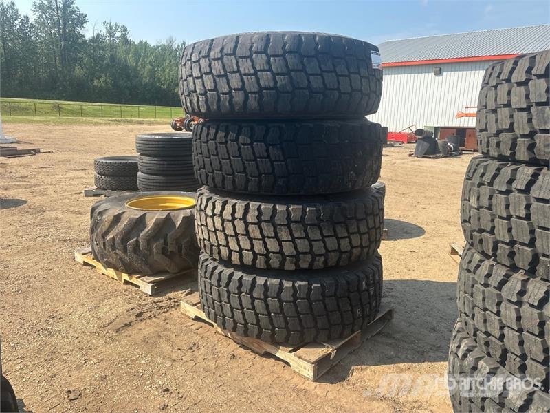 Quantity of (4) Michelin 17.5R25 Tires Opony, koła i felgi