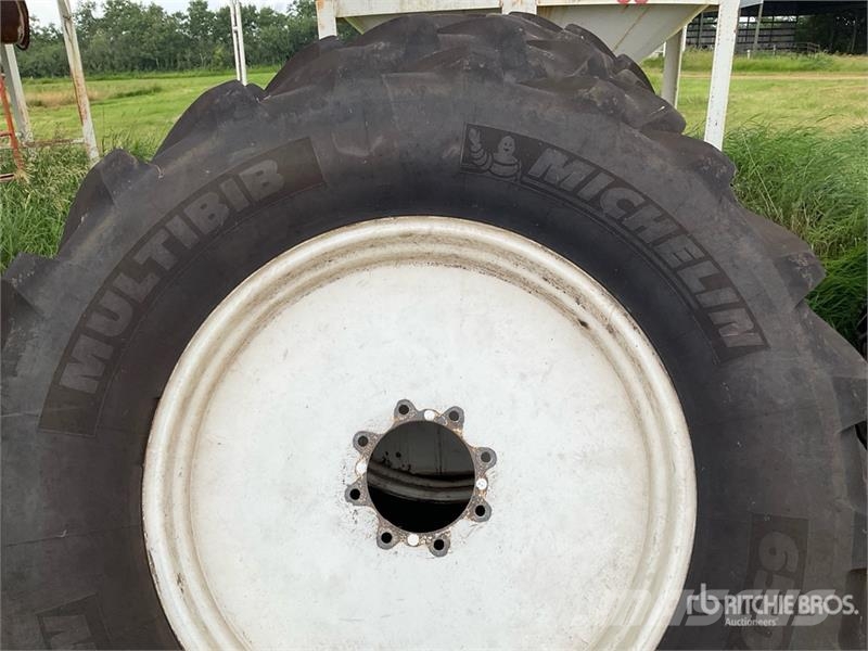 Quantity of (4) Michelin 650/65R38 Multibib Tires Dekk, hjul og felger