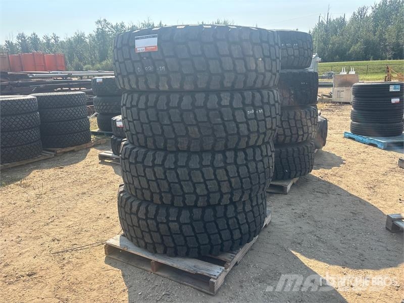 Quantity of (4) Michelin 17.5R25 Tires (Unused) Opony, koła i felgi