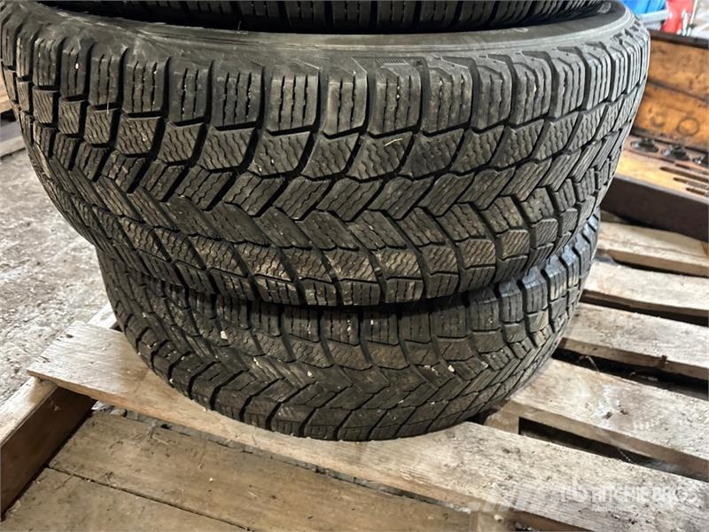 Quantity of (4) Michelin 225/55R17 Tires Tyres, wheels and rims