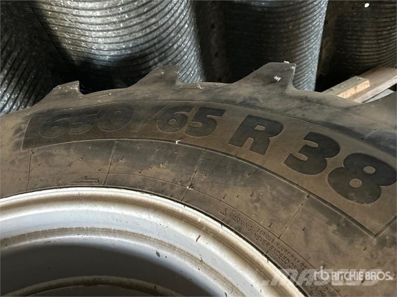  Quantity of (4) Michelin Sprayer Tires 650/65R38 T Gume, točkovi i felne