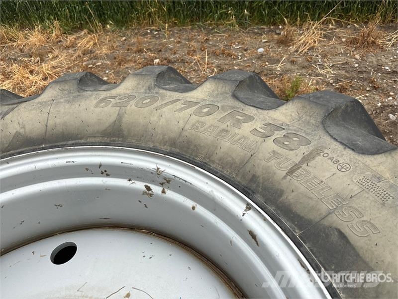 Quantity of (4) Michelin 620/70R38 Tires - Fits Ca Opony, koła i felgi