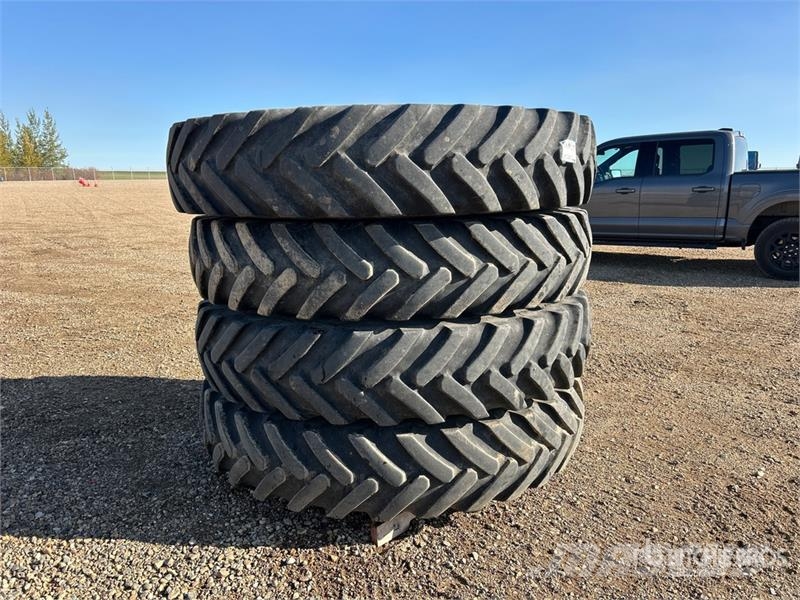Quantity of (4) Michelin Spraybib 380/90R46 Tires Gume, točkovi i felne